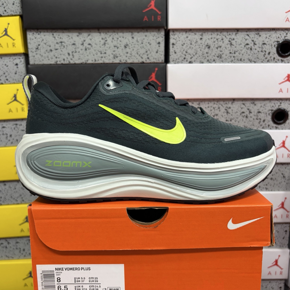 Nike Vomero Plus - Sequia Volt