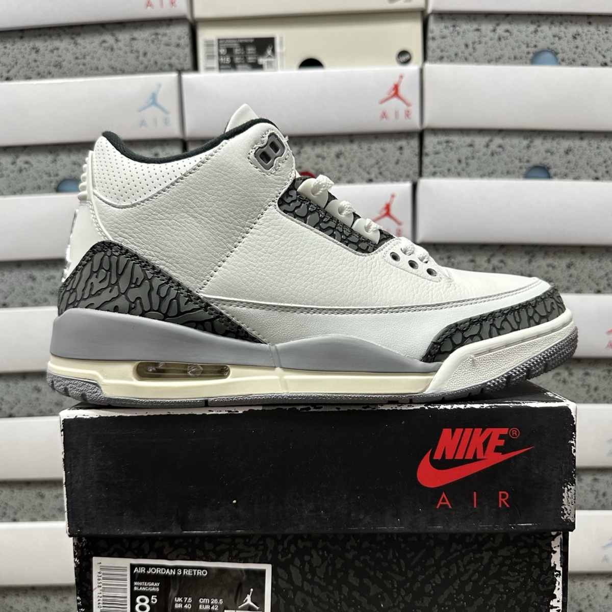 Air Jordan 3 Retro - Cement Grey