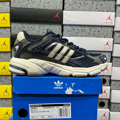 Adidas Response CL - Collegiate Navy Grey One