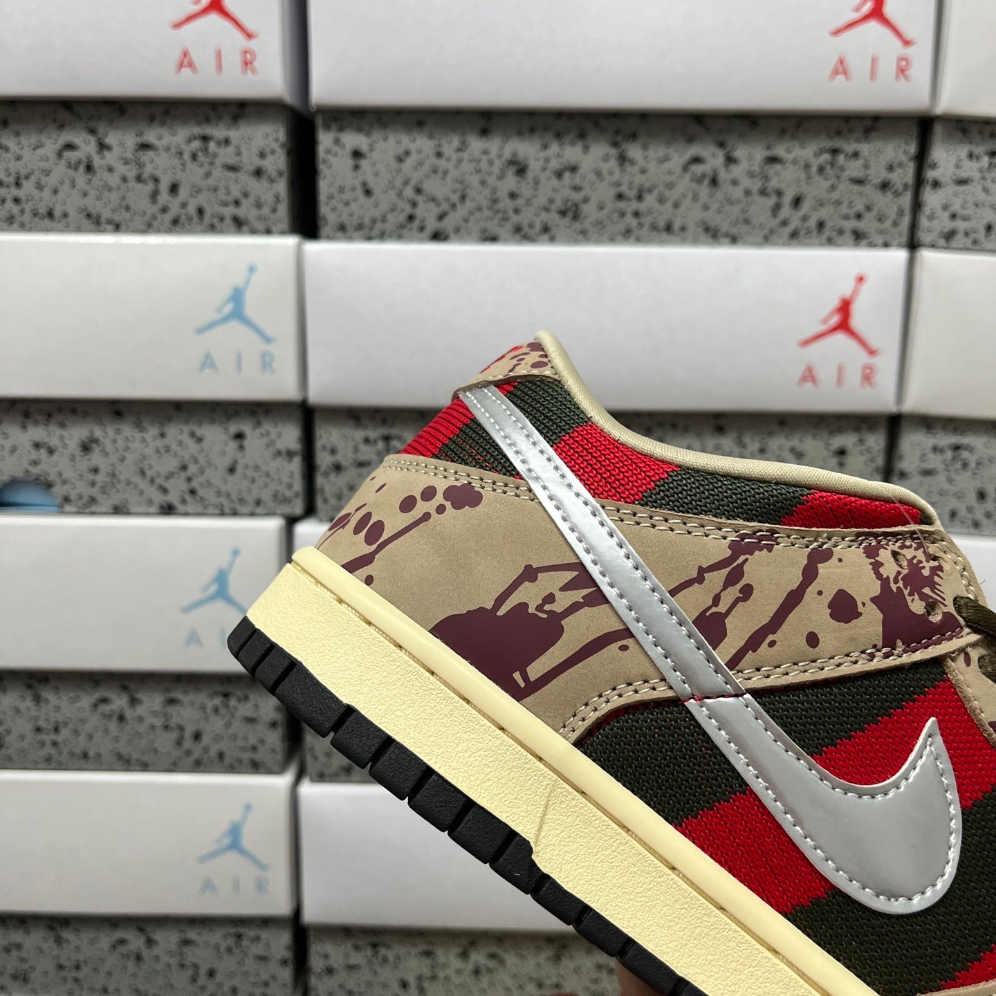 Nike Dunk SB Low - Freddy Krueger