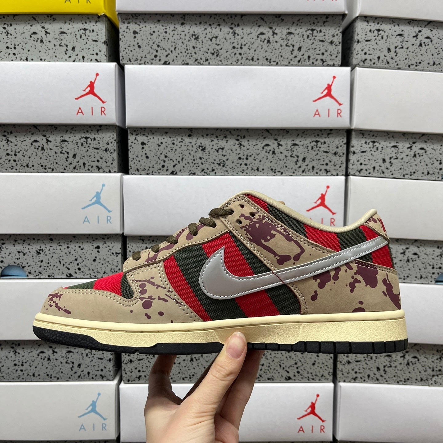 Nike Dunk SB Low - Freddy Krueger